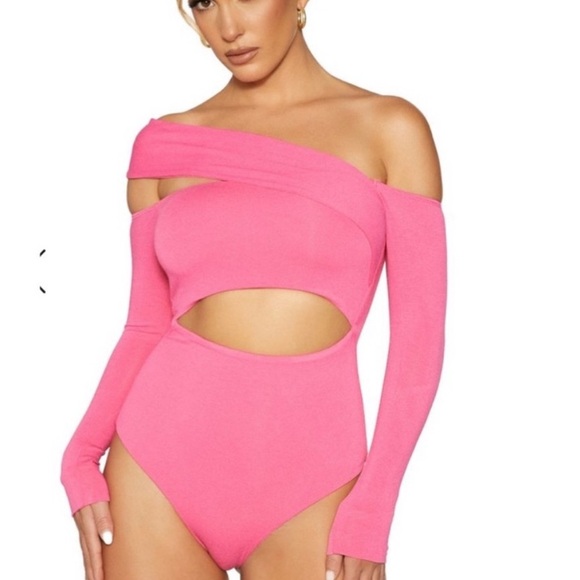 Naked wardrobe👗extra cold shoulder off shoulder cut out long sleeve bodysuit~ S - Picture 9 of 13